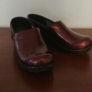 Size 39 Sanita Red Pearl Clogs